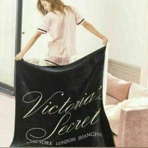 CLOSET CLEAN OUT: Victoria’s Secret blanket NWOT